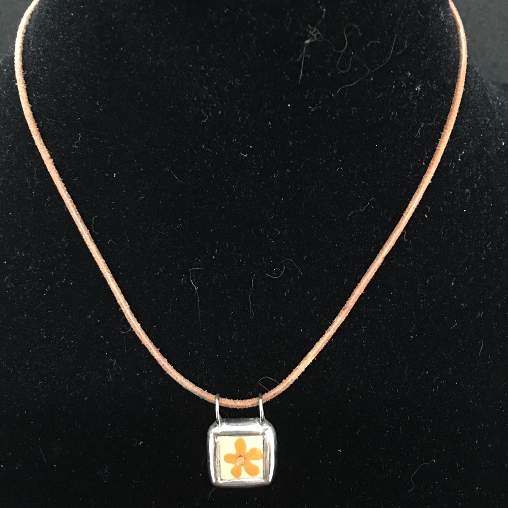 Small Daisy Necklace